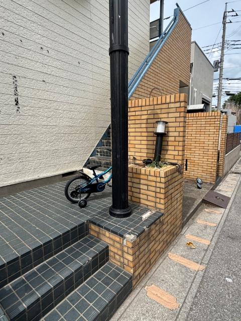 川口市大字芝アパート エントランス
