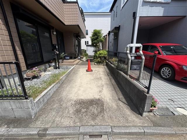 市川市菅野4丁目戸建 駐車場