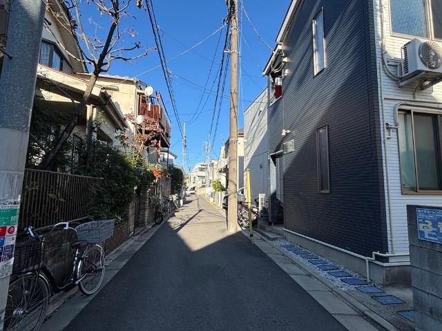 リーベ中目黒 前面道路含む現地写真