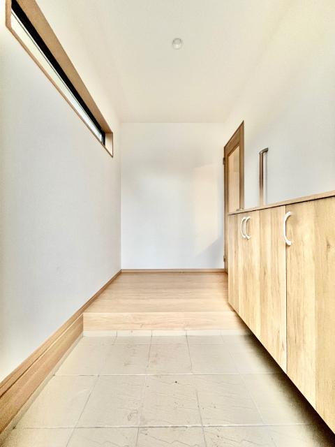 松戸市新松戸南２丁目　新築戸建　１号棟 玄関