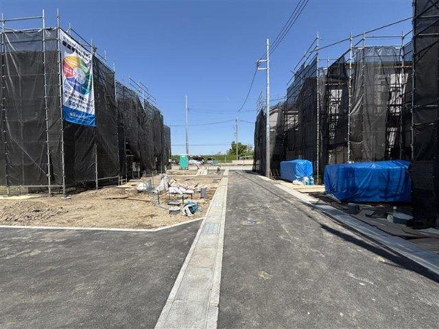 八潮市大字二丁目２６６番　Ｆ号棟 前面道路含む現地写真