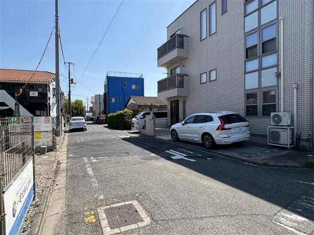 八潮市八潮７丁目　４号棟 前面道路含む現地写真