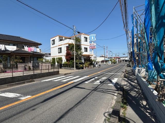 八潮市八潮７丁目　４号棟 前面道路含む現地写真