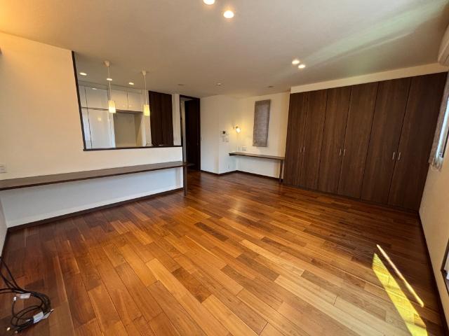 春江町三丁目中古戸建て リビング