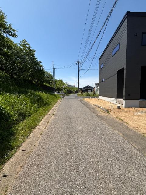 Grandir 成田ⅠA号棟 前面道路含む現地写真
