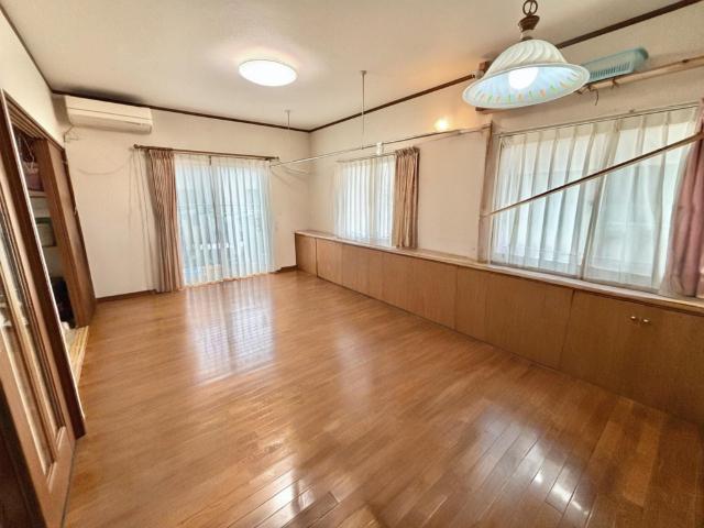 海楽2丁目戸建 リビング