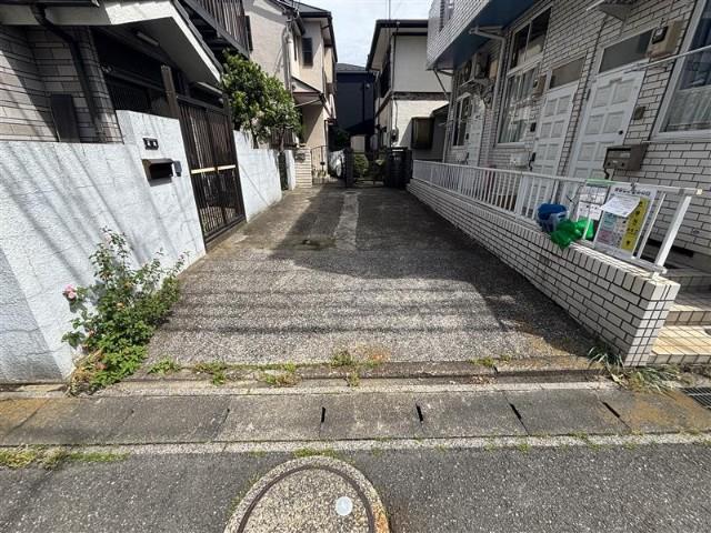 市川市新井３丁目戸建 前面道路含む現地写真