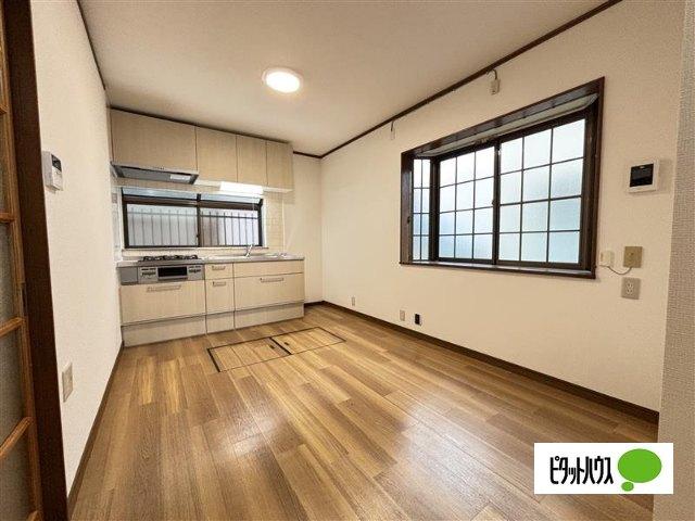 市川市若宮３丁目戸建 リビング