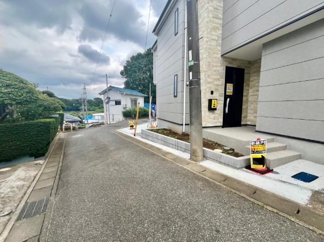 松戸市平賀１０期　１号棟 前面道路含む現地写真