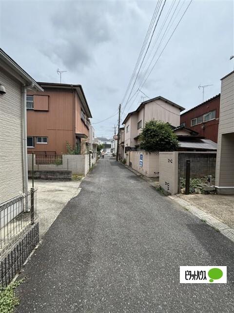 市川市若宮３丁目戸建 前面道路含む現地写真