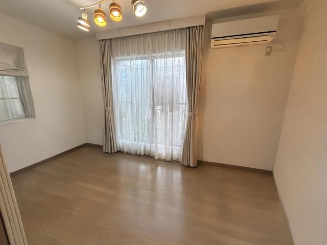 川崎市中原区新丸子町中古戸建 リビング