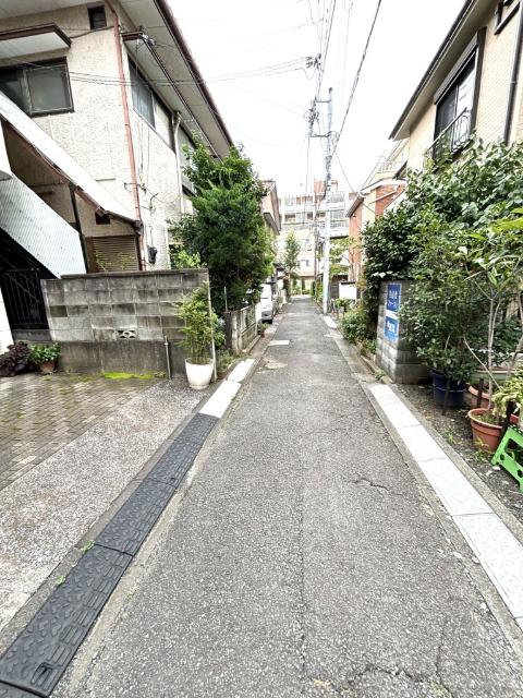 川崎市中原区新丸子町中古戸建 前面道路含む現地写真