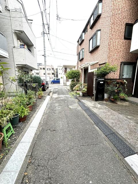 川崎市中原区新丸子町中古戸建 前面道路含む現地写真