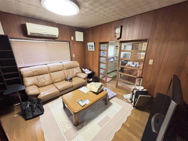 市川市新井３丁目戸建 リビング