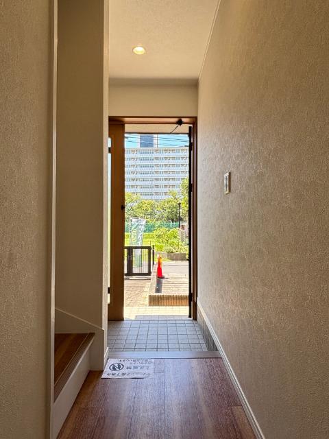 八潮市垳中古戸建 玄関