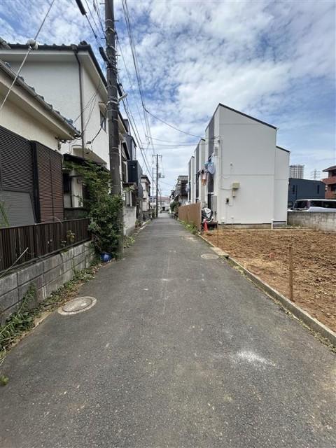 ハートフルタウン　市川市新田3丁目新築戸建 前面道路含む現地写真