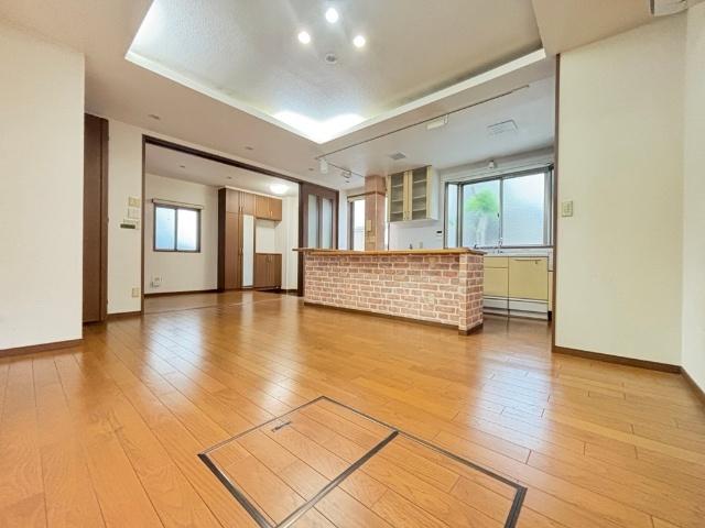 松江7丁目2世帯住宅 リビング