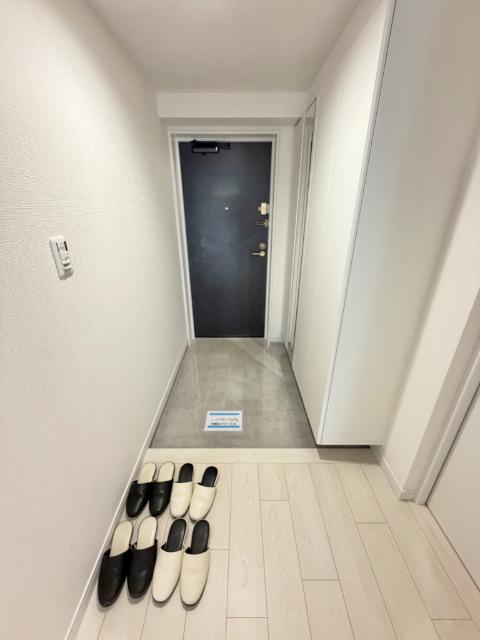 コスモ横浜和田町ヒルズ 玄関