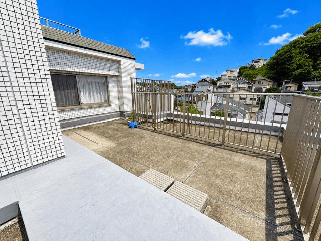 インプレスト横濱鶴ヶ峰WEST バルコニー