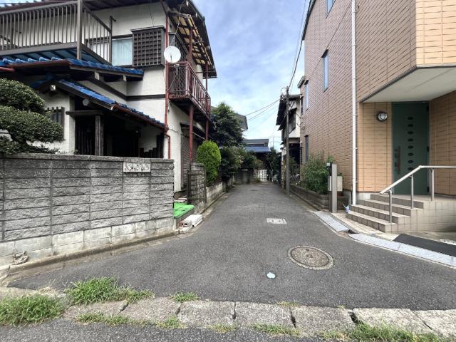小金原8丁目古屋付土地 前面道路含む現地写真