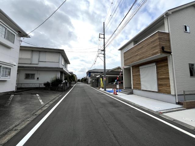 松戸市新松戸南２丁目　新築戸建　２号棟 前面道路含む現地写真