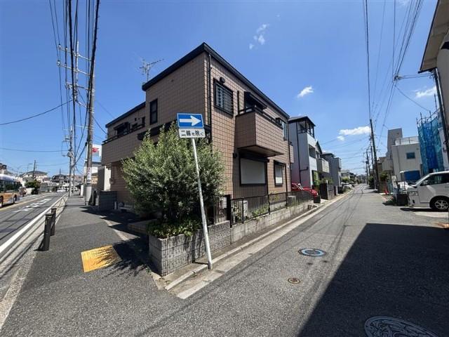 市川市菅野4丁目戸建 前面道路含む現地写真