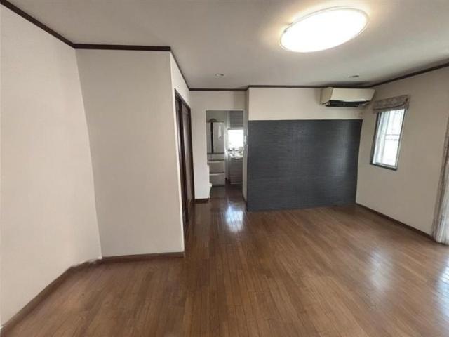 市川市菅野4丁目戸建 リビング