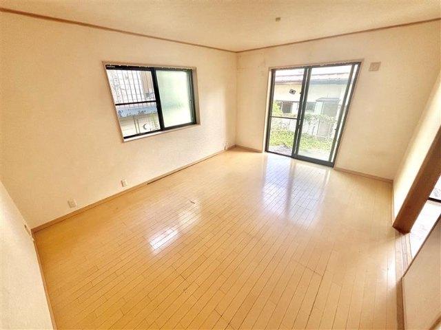 鎌ケ谷市南初富４丁目戸建 リビング