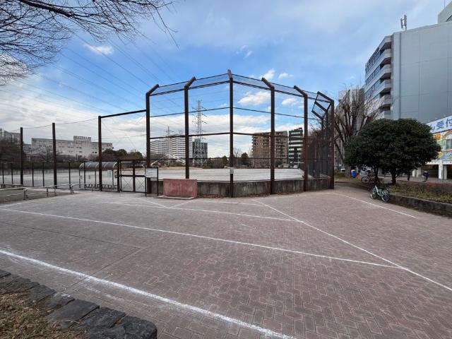 新横浜駅前緑地