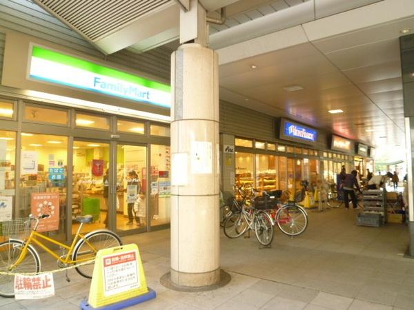 ファミリーマート北越谷駅前店