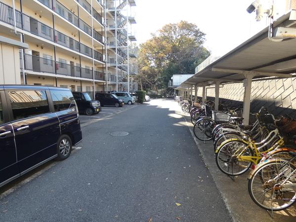 幕張本郷スカイハイツ 駐車場
