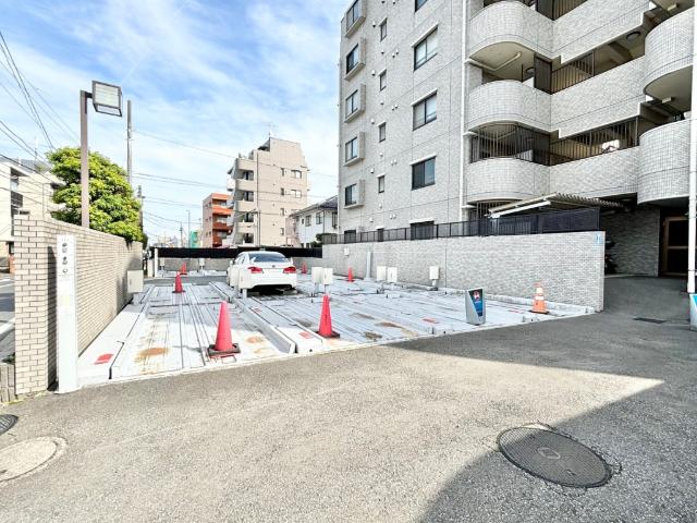ライオンズマンション横浜白楽 駐車場