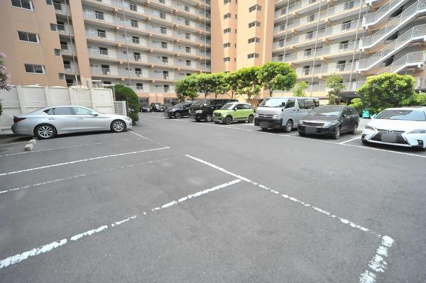 ライオンズマンション大森 駐車場