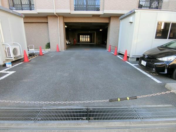 モナーク立川 駐車場