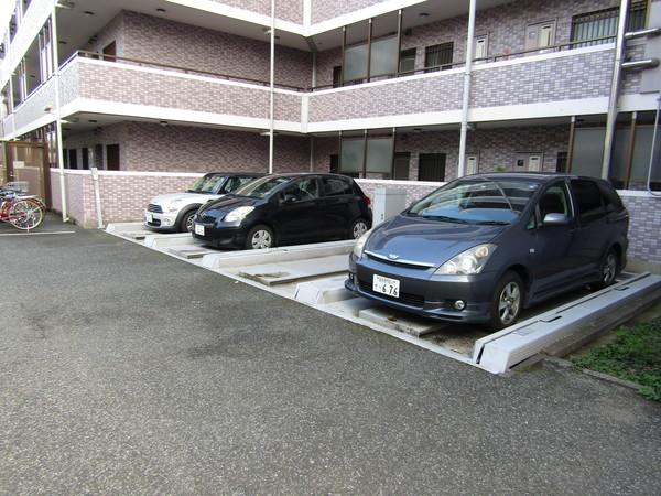パールモア浦安 駐車場