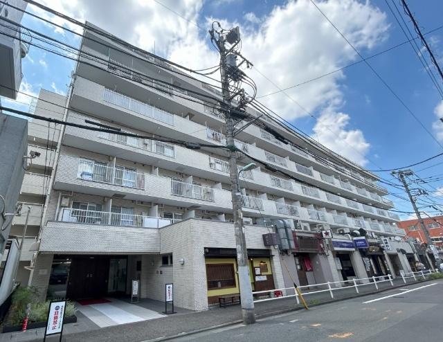 エントランス改修されており、マンションの