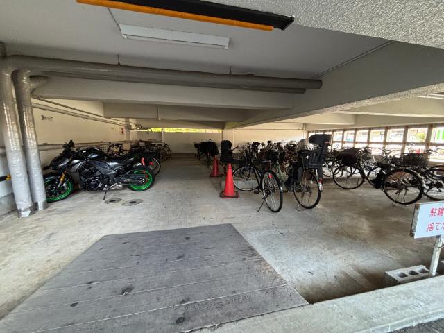 和光ハイツ 駐車場