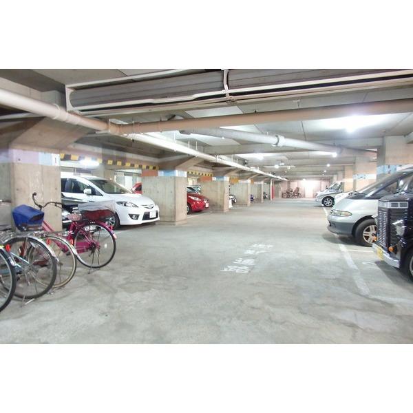 調布シュロス 駐車場
