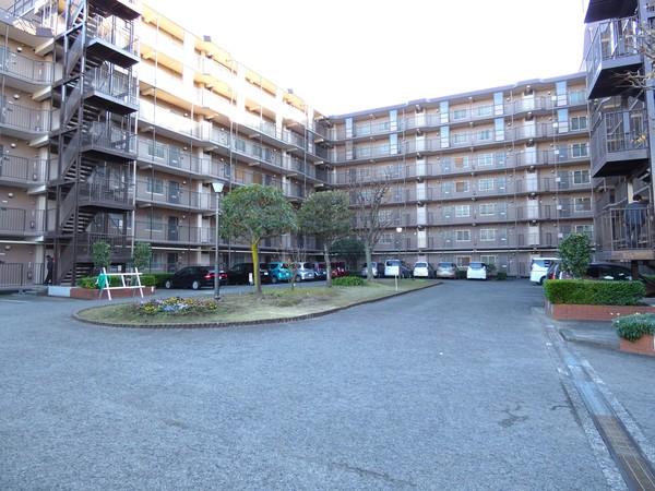 ニューライフマンション大倉山壱号棟 駐車場