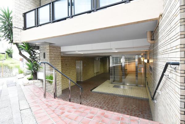 秀和元麻布レジデンス エントランス