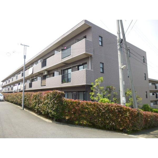 閑静な住宅街に佇む当該マンション