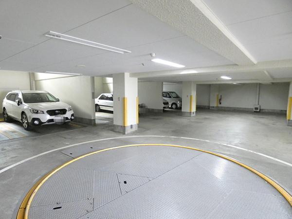 パークサイド府中・郷土の森 駐車場