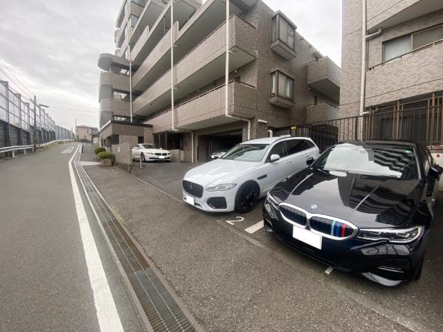 二俣川パーク・ホームズ壱番館 駐車場
