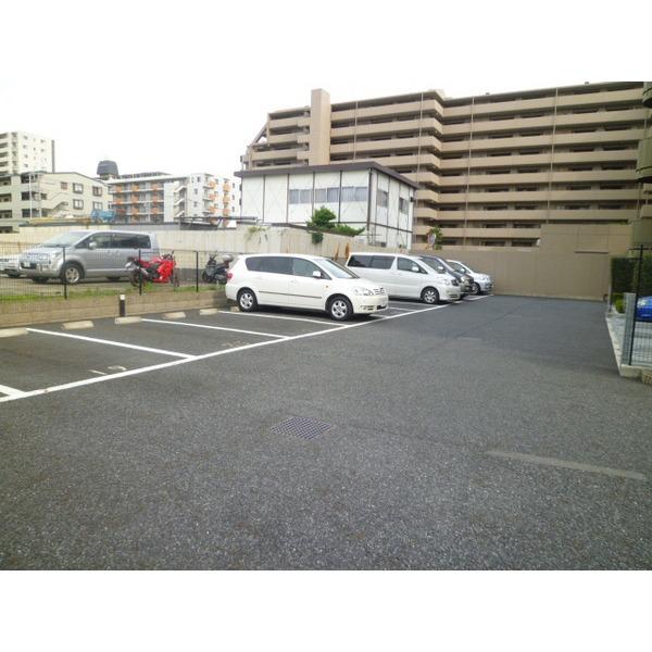 ローヤルシティ草加松原参番館 駐車場