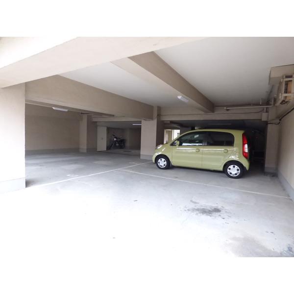 朝霞サニーハイツ 駐車場