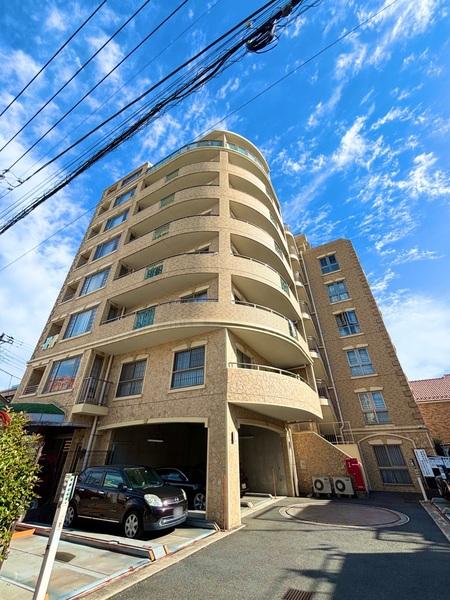 重厚感のある外観・管理体制良好