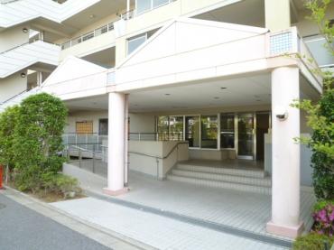 プラザ学園前５号棟 エントランス