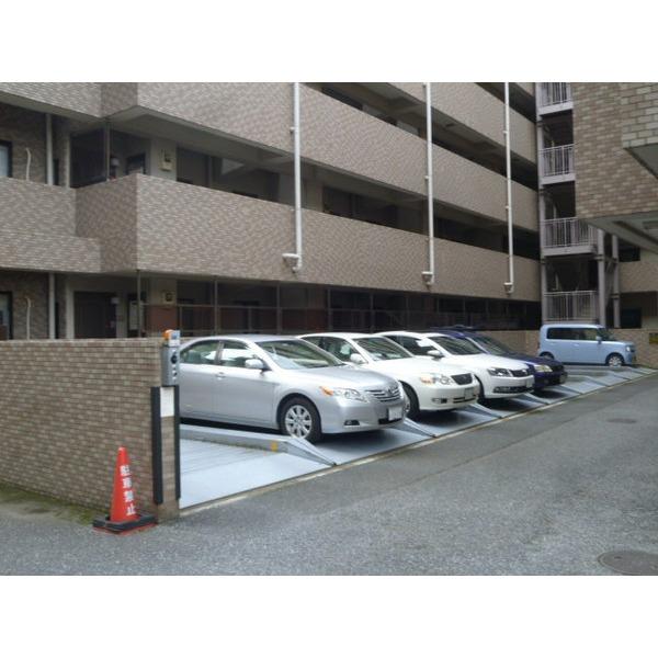 ライオンズマンション朝霞 駐車場
