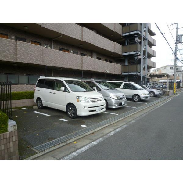 ライオンズマンション朝霞本町 駐車場