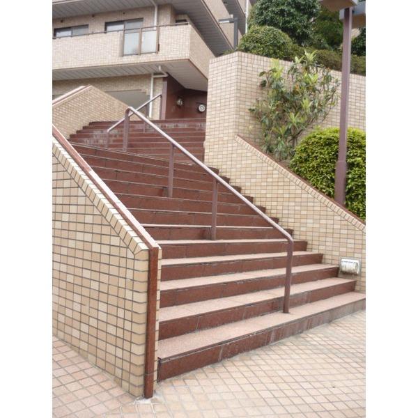 ロイヤルプラザ三ツ沢 外観